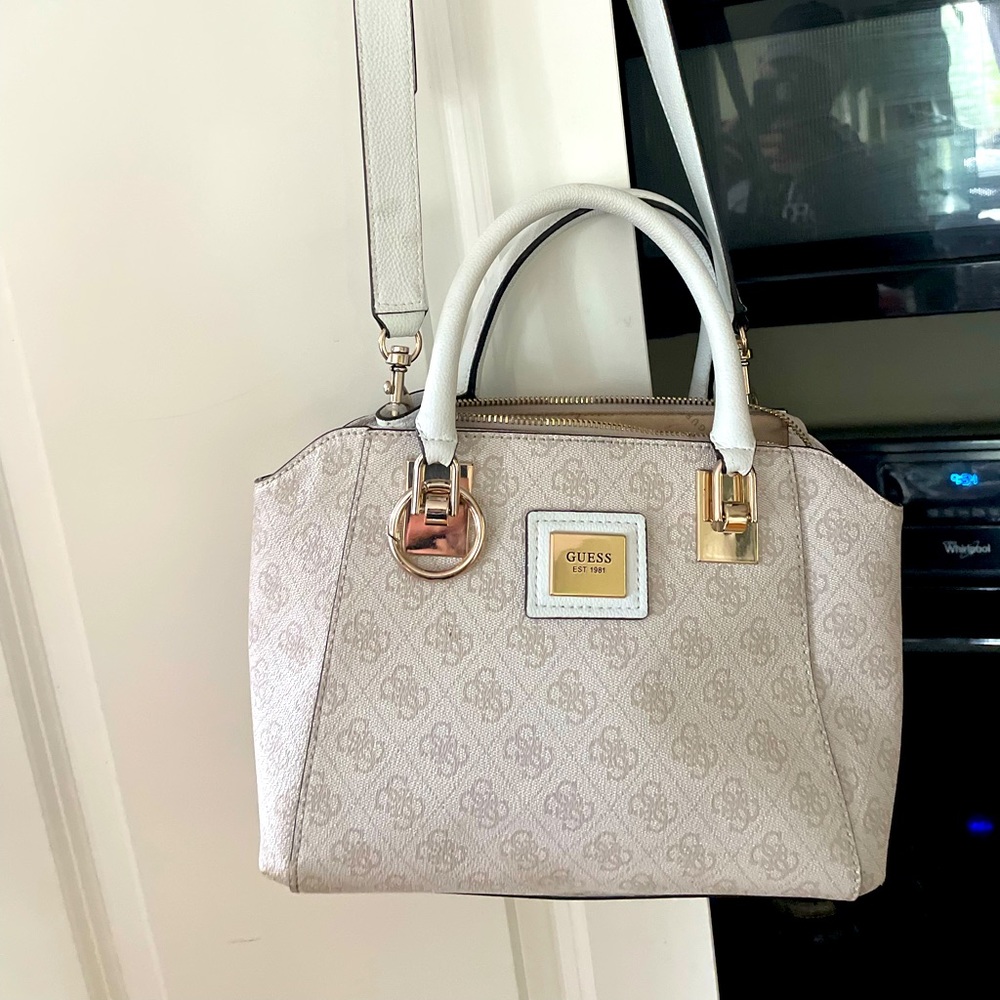 Guess Purse like new condition